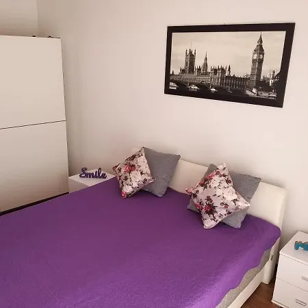 아파트 3 Bedroom With Terrace And Free Parking 스플리트