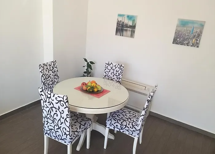 아파트 3 Bedroom With Terrace And Free Parking *