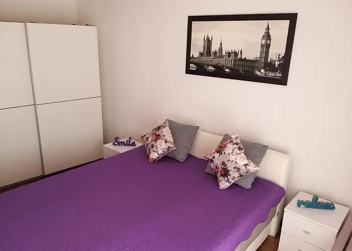아파트 3 Bedroom With Terrace And Free Parking 스플리트