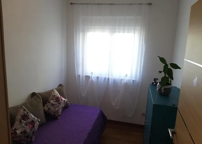 3 Bedroom With Terrace And Free Parking 아파트