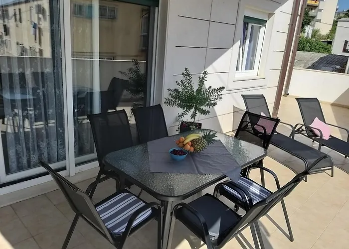 아파트 3 Bedroom With Terrace And Free Parking *