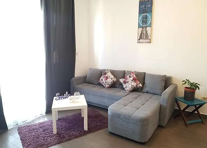 3 Bedroom With Terrace And Free Parking 아파트