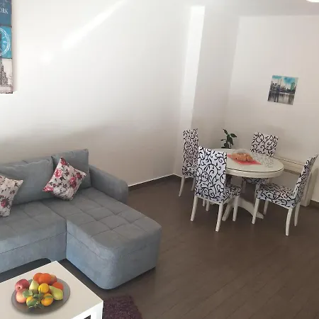 3 Bedroom With Terrace And Free Parking