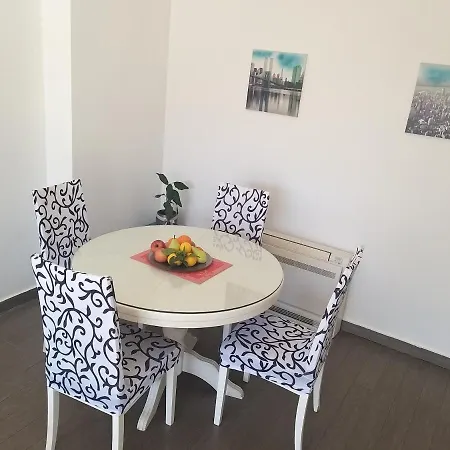 Lägenhet 3 Bedroom With Terrace And Free Parking *